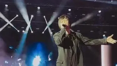 五月天巴黎演唱會6.2萬粉絲上線挺　阿信開口「這是最後一場...」