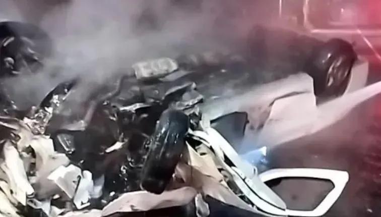 影/台南柳營「轎車自撞路樹起火」！駕駛拋飛6公尺甩路邊身亡