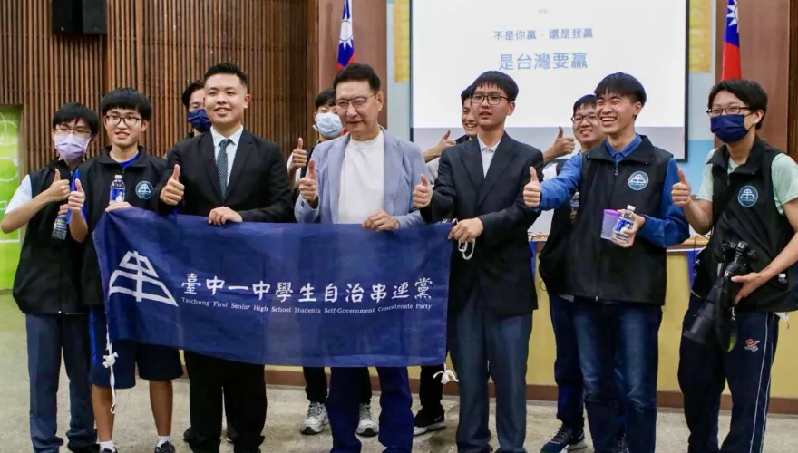 中一中學生座談首發  侯康配支持度驟升20%