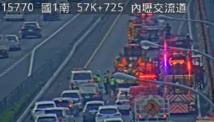 快訊/小貨車自燃！國1高架中壢轉接道佔2車道　回堵5公里