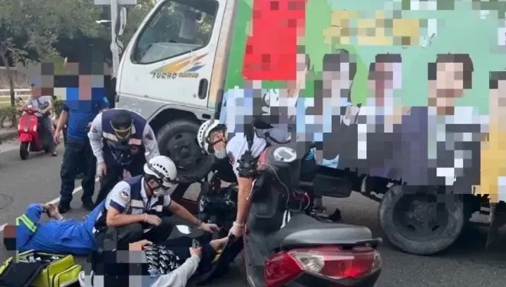 賴清德高雄宣傳車疑違規迴轉「2騎士慘摔送醫」！　競總回應了
