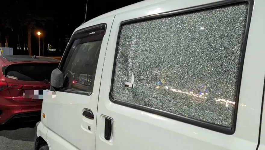 快訊/高雄晚間驚傳槍案！廂型車車窗遭射破