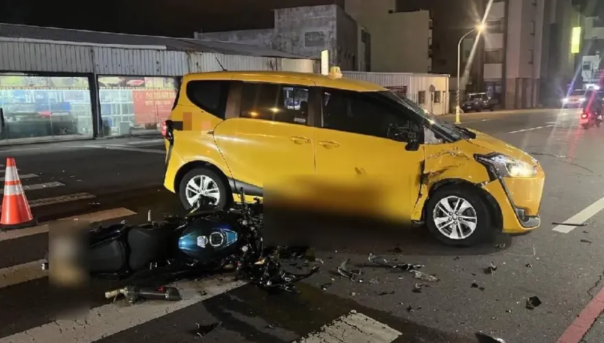 快訊/澎湖加油站前嚴重車禍！20歲重機男「右後腦變形」無生命跡象
