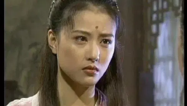 周海媚曾獲《金庸》讚賞贈禮　演活《倚天屠龍記》最美周芷若