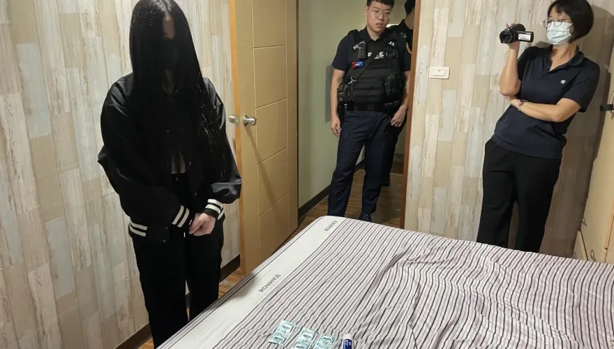 台南E杯小妖精「顏值好、很熱情」！收服客人時警來了　長相曝光