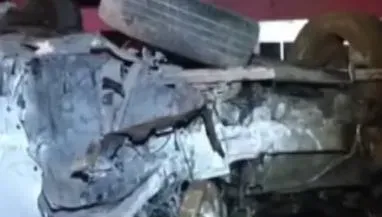 屍塊四散！泰國賓士休旅車撞雙載姐妹花　汽車機車「卡」水泥牆2女慘死