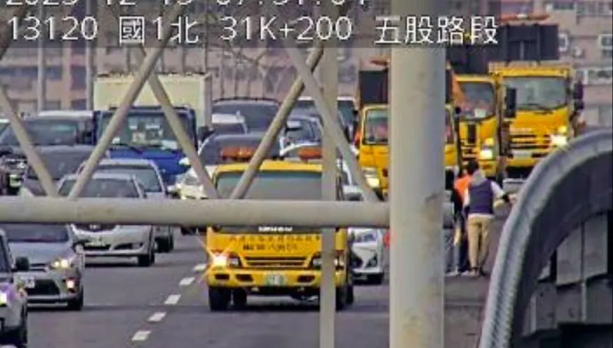 國道一號高架五股段「3車追撞」　車流回堵1公里