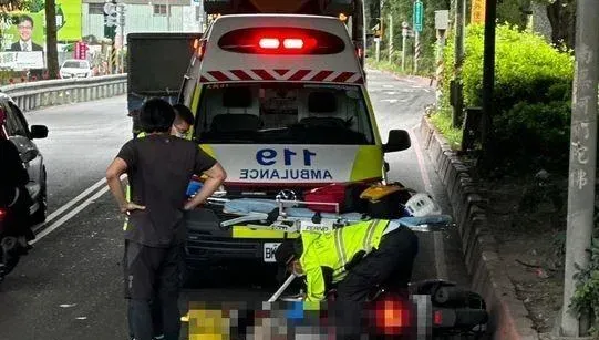 快訊/板橋環河路死亡車禍！騎士被水泥車擦撞倒地…慘遭輾爆頭