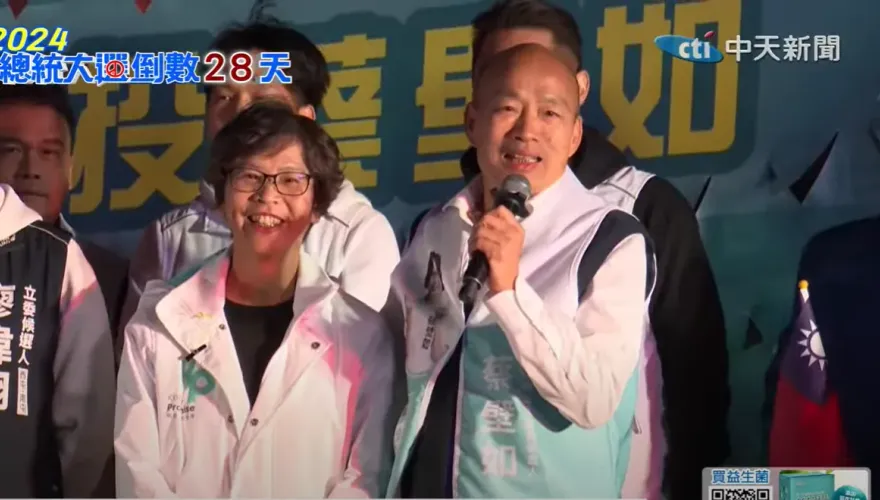 影/同場柯文哲為蔡壁如站台！韓國瑜一拿麥克風突「跳電」　辣個男人爆這句話
