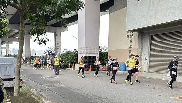 快訊/台北馬拉松4人「跑到一半倒地」　體育局證「3命危1人中風」