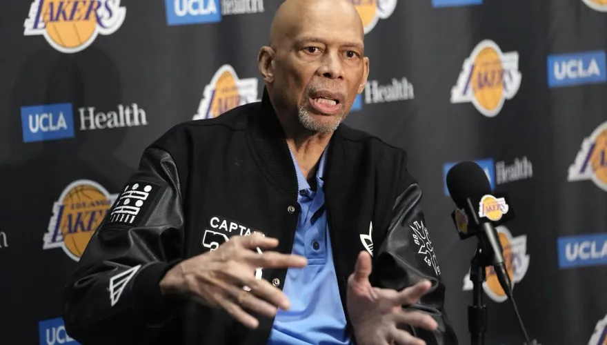 出席音樂會跌倒！　NBA傳奇球星「天勾賈霸」髖部骨折急送醫