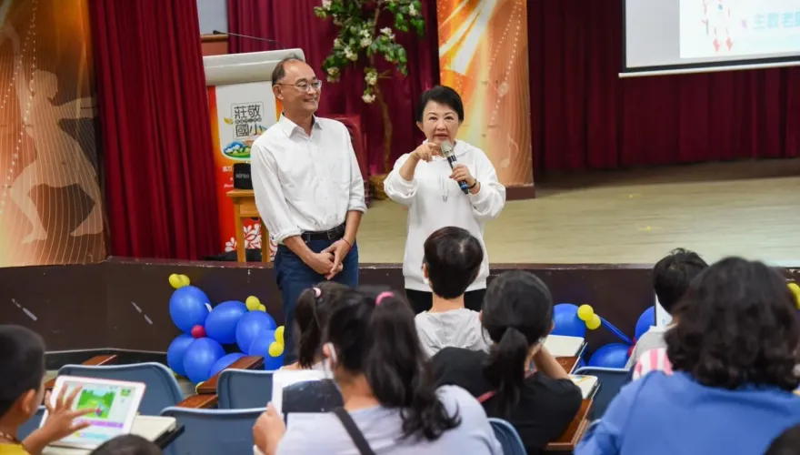 盧秀燕市場人氣旺　大讚黃柏霖為科丁儲人才