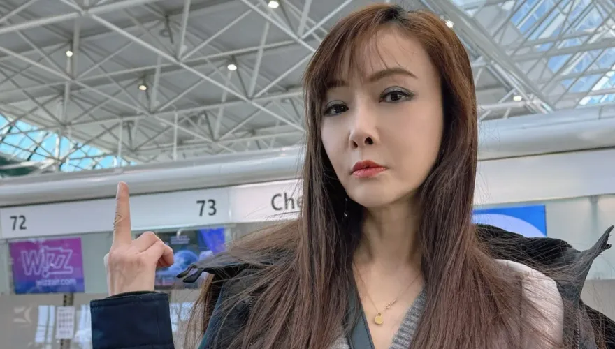 鄭靚歆被拒登機！「機票遭當場撕掉」美魔女媽怒控：最爛航空公司
