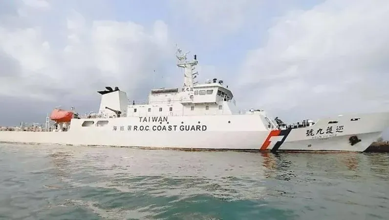 海巡署「巡護九號」出「船禍」！澎湖外海擦撞貨輪船頭破洞