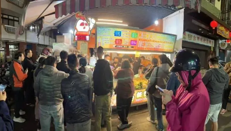 影/吃素5天開葷了！埔里人半夜11點衝鹽酥雞店「報復性吃肉」　爆滿人潮曝