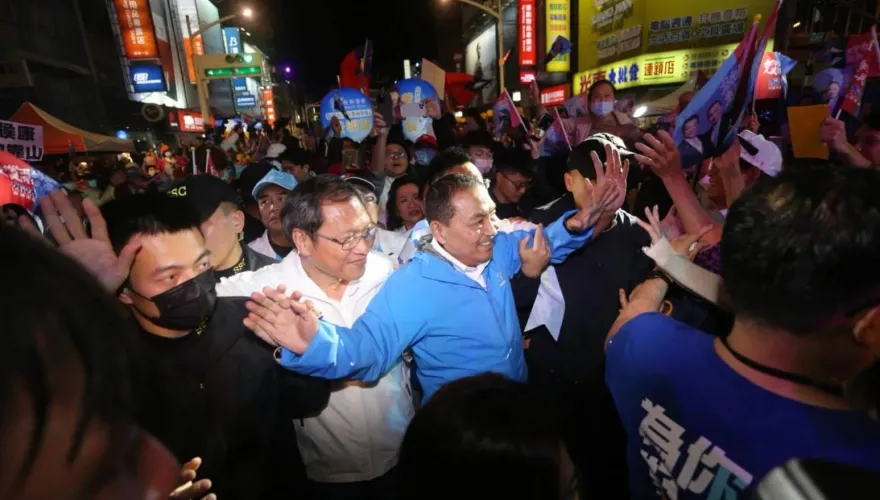 藍營多位要角齊聚　蘇清泉看到侯友宜造勢這幕：屏東起風了！