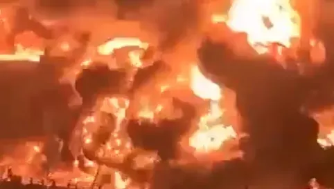影/西非幾內亞石油庫爆炸！至少8死84傷　窗戶被炸碎「數百人慌忙逃難」