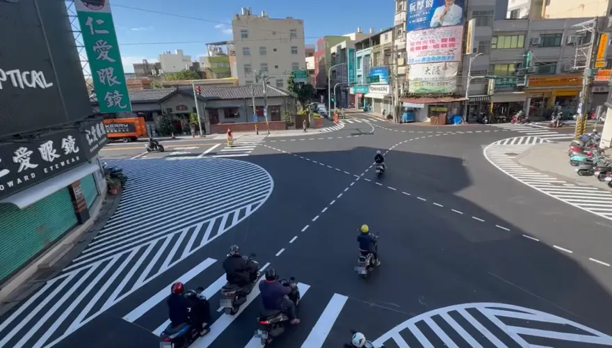 彰化和美「超大槽化線」惹議　汽機車亂竄＋人車爭道...民意兩極