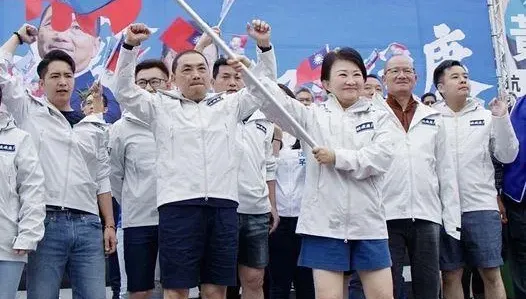盧秀燕發起「勇腳挑戰」　韓國瑜、蔣萬安都換上短褲站出來