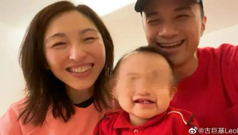 47歲才當爸！古巨基談兒激動落淚「等你好久」　感人畫面曝光