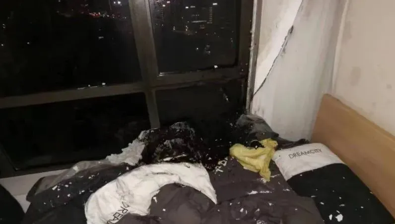 騙「電磁爐煮麵起火」！傻妹為挽男友竟「酒後縱火燒屋」悽慘下場曝