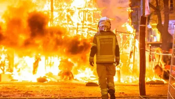 快訊/10棟相連！南投民宅爆火警「火舌黑煙竄天」　傷亡人數曝光