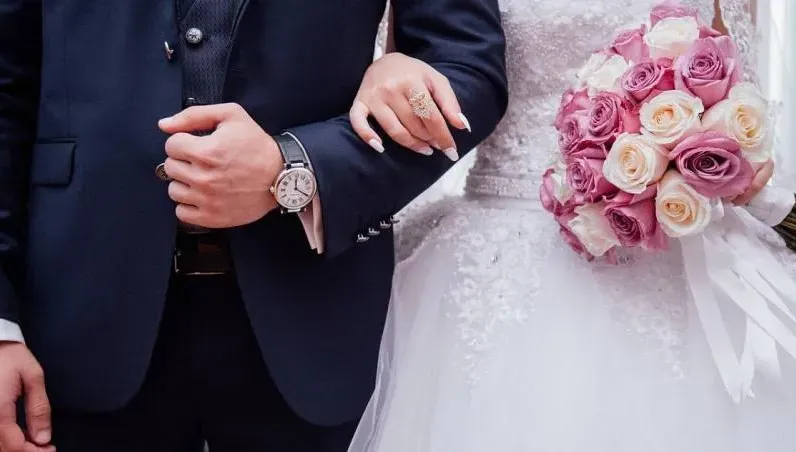 影/新婚夫妻還婚紗遇死亡連環車禍　夫死妻傷天人永隔