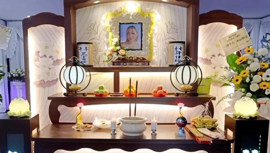 靈堂照曝！馬來西亞甜美歌手遭8刀奪命　嫌犯被逮警證實行兇因「感情糾紛」