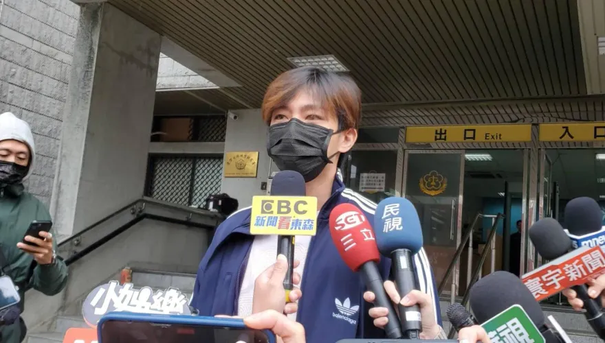 拍攝少年私密片外流被起訴　炎亞綸現身法院否認缺錢賣包