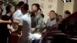 影/三重黑衣人圍警所之亂大結局？角頭一家3口、眾小弟共19人通通被起訴