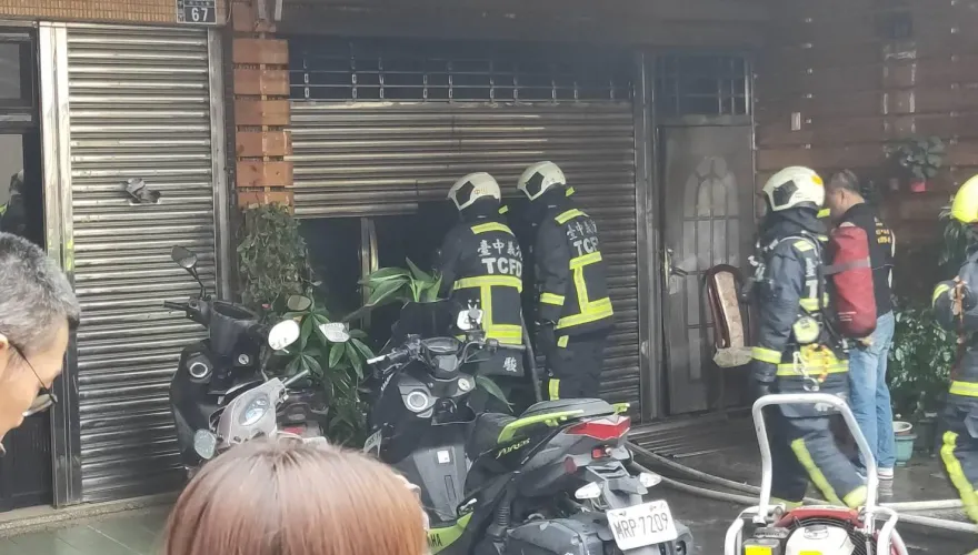 快訊/台中3樓透天厝遭祝融　79歲嬤死在1樓「兒趕回家撫屍痛哭」