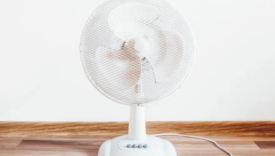 電扇無故自轉！婆婆嘆1句…人妻崩潰「公公死了仍盯著我肚皮」：死不瞑目一樣
