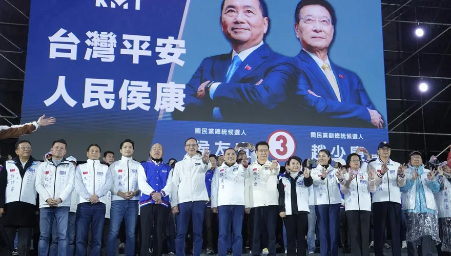 凱道大造勢8萬人不畏風雨力挺　侯友宜：做人民的總統，為下一代拚安定繁榮