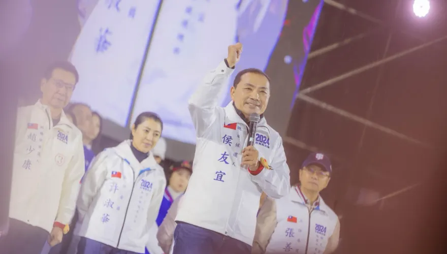 影/8萬人無懼風雨！侯康凱道造勢士氣太震撼　董智森曝：民進黨非常著急