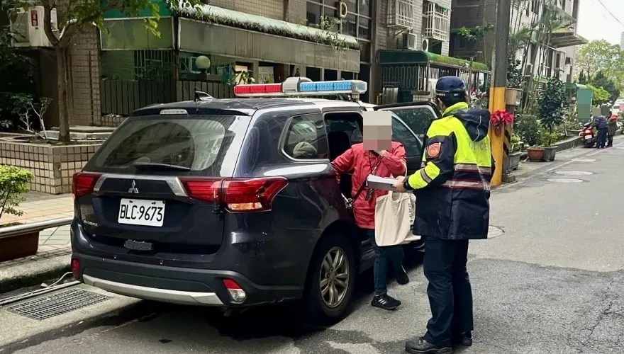 劇情神逆轉！銀行離櫃買380萬金條警急阻止　老婦：不是被騙免緊張啦！