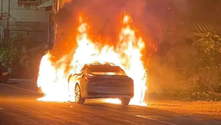 影/「那男的可能有狀況」！雲林路人才報警　「整輛車瞬變火球」男送醫不治