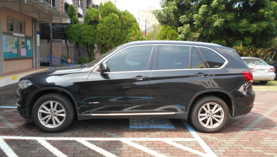 年前換新車！屏東執行分署1/2辦法拍會　BMW X5休旅車超吸睛