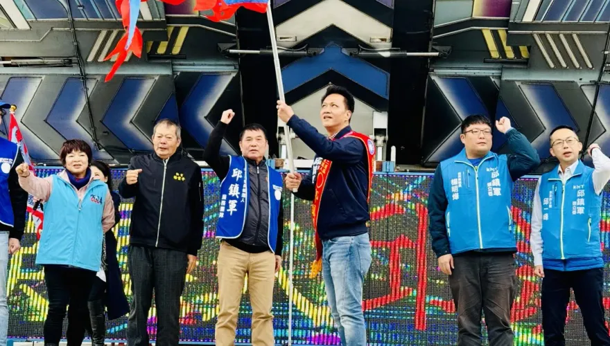 質疑曾玟學龐大競選資源與經費來源　邱鎮軍轟：有詭不敢公布？