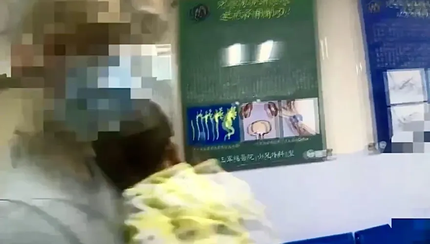 影/聖誕夜 1歲男童路邊呼吸困難　警車鳴笛火速送抵醫院救命