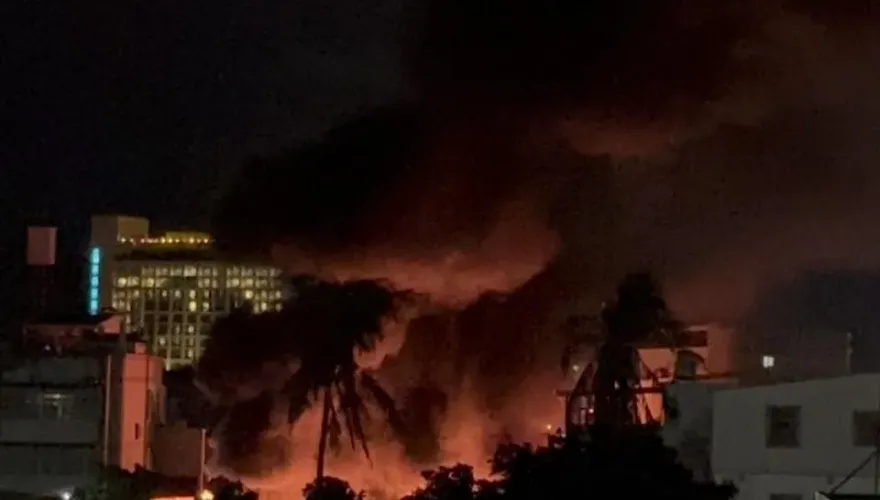 快訊/台東農機行嚴重火災！爆炸聲響徹天際　麵店老闆娘急撤瓦斯桶「雙掌遭惡火紋身」