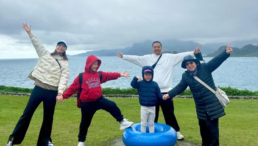 《少林足球》六師弟林子聰現身台灣！到龍山寺求子成功「全家來還願」