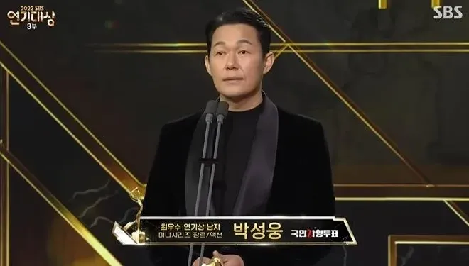 SBS演技大賞/「你到天上的日子，哥獲獎了」朴星雄獎獻李善均：再也沒有痛苦