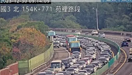 連假第一天！國道「三起重大車禍」回堵13公里　下午6容易塞車路段曝光