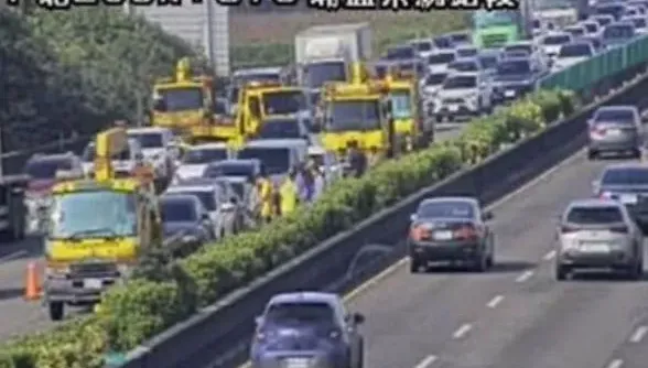 快訊/連假首日國1埔鹽南下路段連環車禍！　「7車連撞」封閉1車道