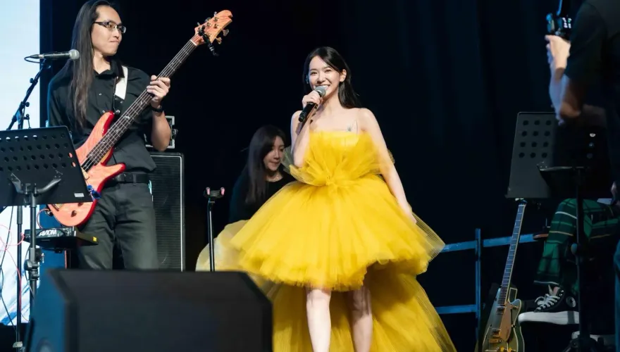 張雅涵首場演唱會　離婚爸媽重聚感動：希望家人以我為傲