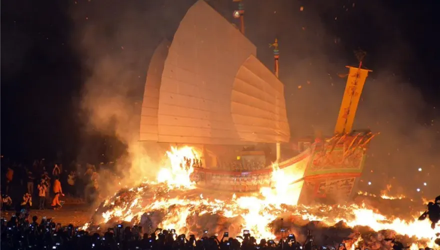 3年一科上線！　溫王爺3聖筊定下「東港迎王平安祭典」日期