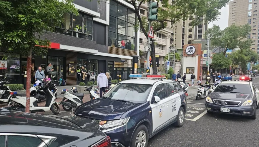 驚死人！新北傳50黑衣人霸占麥當勞　偵查隊長到場幫「債務人協商」