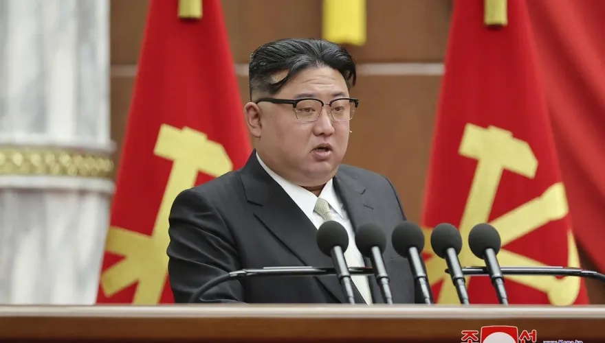 南北韓為「敵對國」！金正恩稱朝「不可能與韓統一」　明年再射3枚軍事衛星