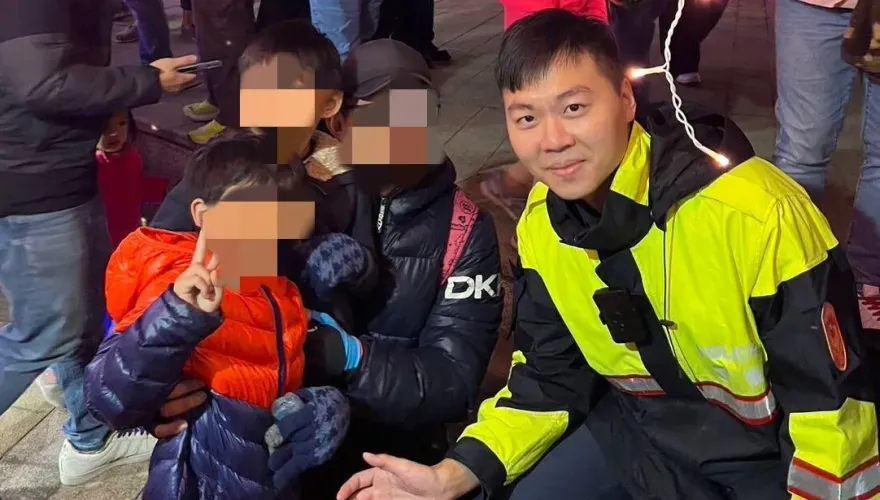 影/阿sir容易嗎？型男警兼耶誕趴保母　俏女警還得拯救喵星人