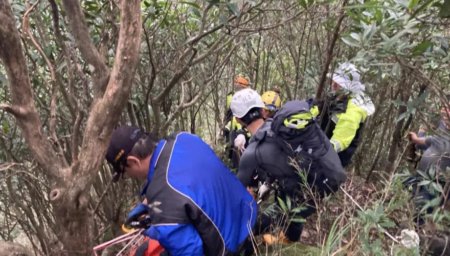 快訊/新北7人登平溪白鶯岩！1男失足墜坡　「左臂脫臼」急送醫